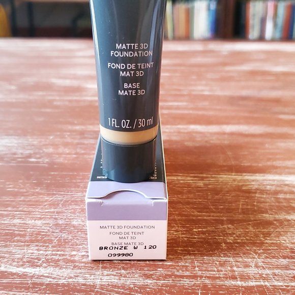 Bronze W 120 Matte 3D Foundation - Mary Kay - Picture 5 of 7